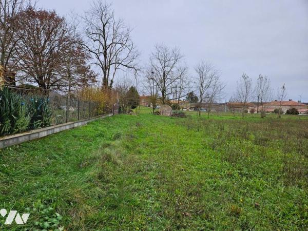 A vendre à CHAUNAY, une maison ancienne au sein d'un terrain de 6123m²