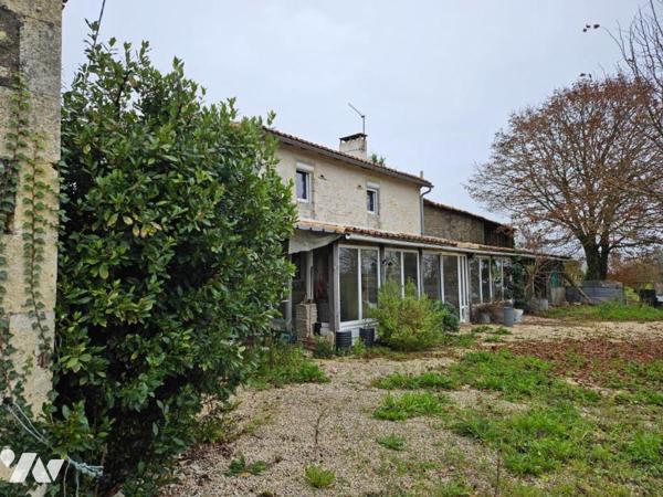 A vendre à CHAUNAY, une maison ancienne au sein d'un terrain de 6123m²