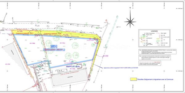 Terrain à bâtir – Voiron – 869 m²

À deux pas du collège et à seulement dix minutes à pied du centre-ville de Voiron, venez découvrir ce terrain de 869 m² idéalement situé dans un quartier résidentiel.

Donnant sur une rue à sens unique à faible circulation, réservée aux seuls riverains, il offre un environnement calme et préservé — un atout rare à proximité du cœur de ville.

Hors lotissement, non viabilisé, il bénéficie néanmoins de la proximité immédiate des réseaux, facilitant les démarches de raccordement. Une fois votre maison construite, profitez d’une belle vue dégagée sur les hauteurs environnantes.

 bénéficiez d’un accompagnement clé en main grâce à notre partenariat avec Excel Home, spécialiste de Eco-construction  OU  construisez librement avec le constructeur de votre choix