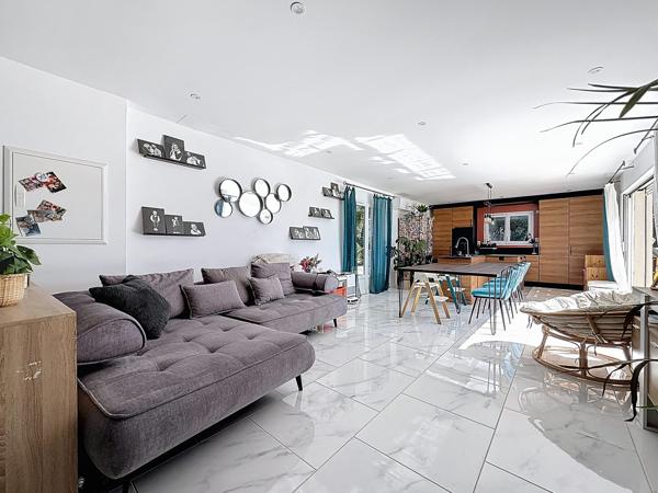 Magnifique maison neuve avec jacuzzi et piscine