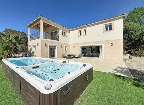 Magnifique maison neuve avec jacuzzi et piscine