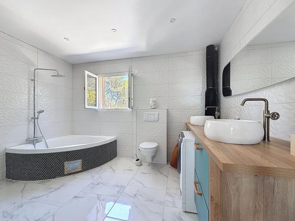 Magnifique maison neuve avec jacuzzi et piscine