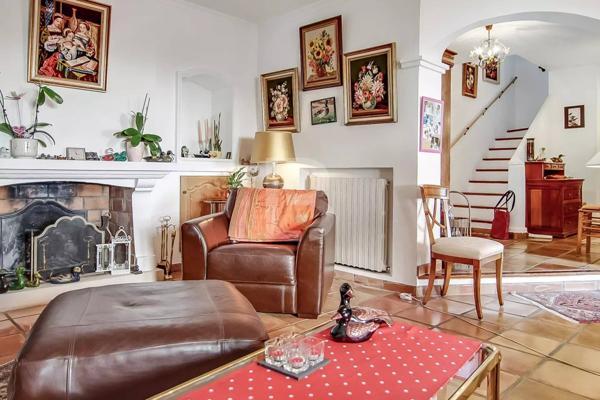 Belle villa provençale à vendre au calme avec vue mer