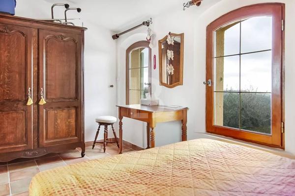 Belle villa provençale à vendre au calme avec vue mer