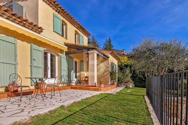 Belle villa provençale à vendre au calme avec vue mer