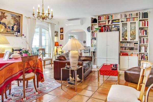 Belle villa provençale à vendre au calme avec vue mer