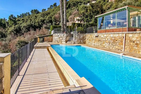 Belle villa provençale à vendre au calme avec vue mer