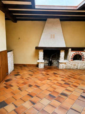 Maison
         4 pièces
        - 101 m² 75 000 € *