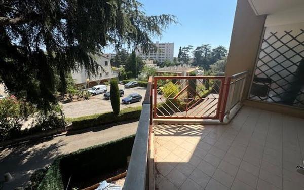 Appartement à vendre    2 pièces •  Nice