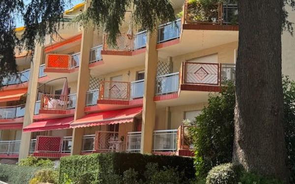 Appartement à vendre    2 pièces •  Nice