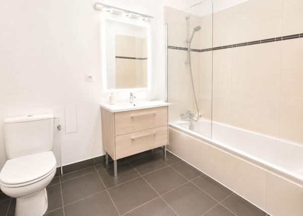 A vendre, Saint Raphaël, appartement deux pièces avec piscine dans une résidence récente
