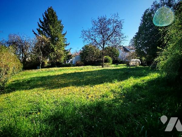 A visiter sans tarder, venez découvrir ces deux maisons au calme avec un magnifique terrain !