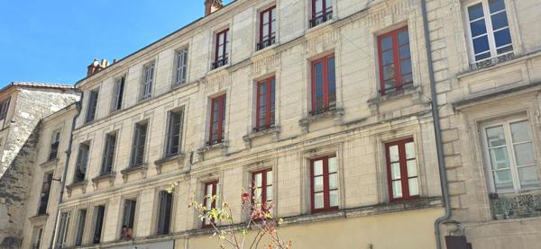 Appartement T3, résidence sécurisée avec ascenseur et cave privative
