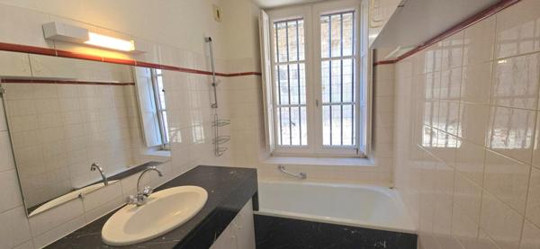 Appartement T3, résidence sécurisée avec ascenseur et cave privative
