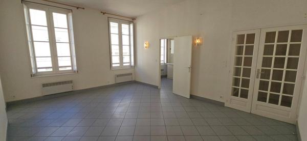 Appartement T3, résidence sécurisée avec ascenseur et cave privative