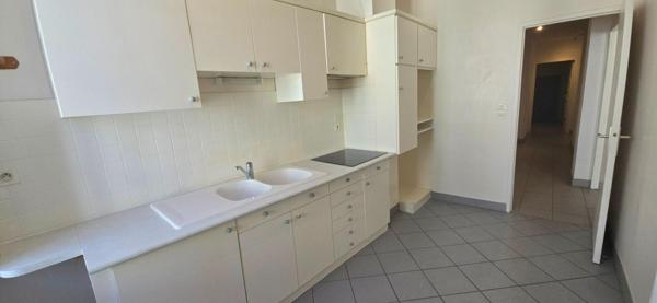 Appartement T3, résidence sécurisée avec ascenseur et cave privative