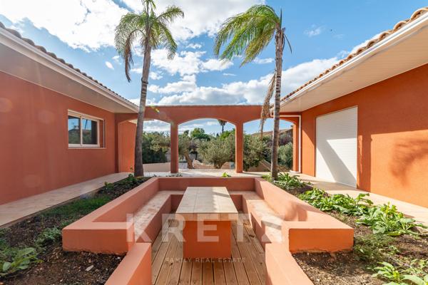 Villa rénovée en bord de mer