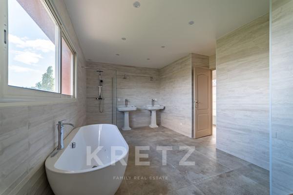 Villa rénovée en bord de mer