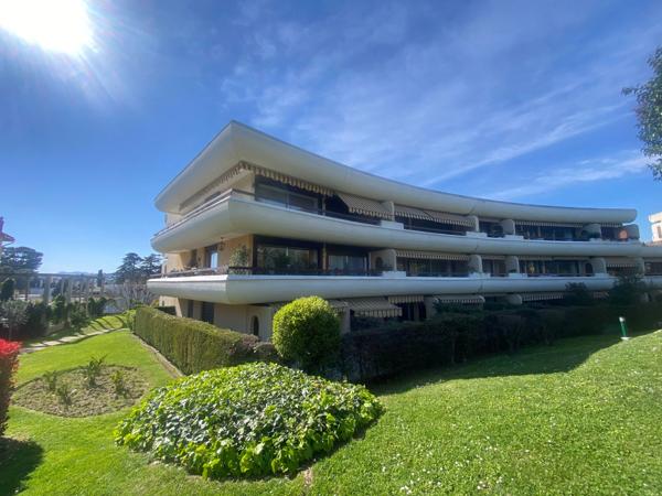 Appartement à vendre 3 pièces avec grandes terrasses (PENH CHAI)
