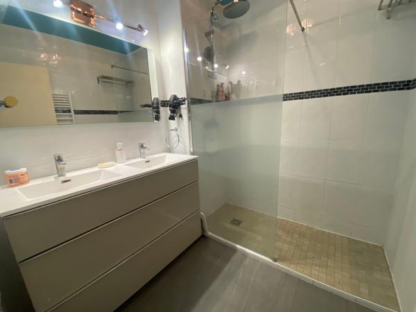 Appartement à vendre 3 pièces avec grandes terrasses (PENH CHAI)
