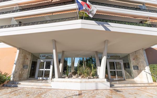 Appartement à vendre    3 pièces • 76 m2 Nice