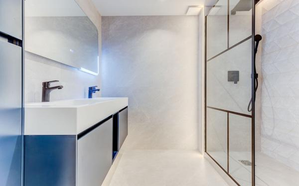 Appartement à vendre    3 pièces • 76 m2 Nice