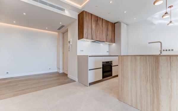 Appartement à vendre    3 pièces • 76 m2 Nice