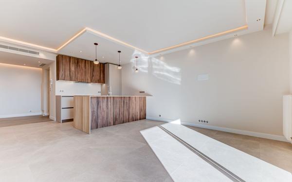 Appartement à vendre    3 pièces • 76 m2 Nice