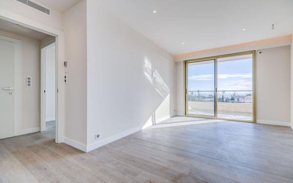 Appartement à vendre    3 pièces • 76 m2 Nice