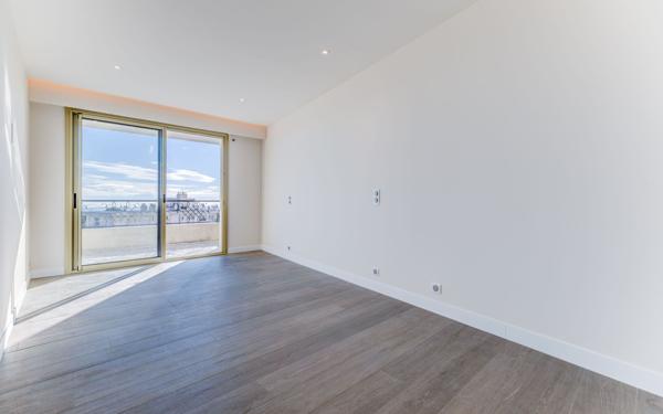 Appartement à vendre    3 pièces • 76 m2 Nice