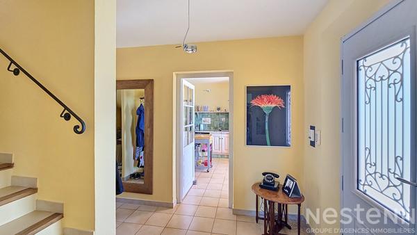 Maison de 125m2  avec 3 chambres, un garage, une piscine et un pool house sur 2500m2 de parcelle.