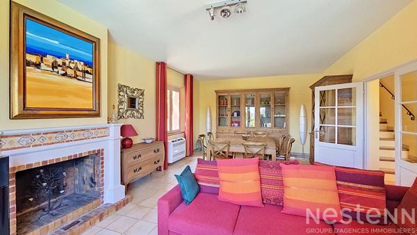 Maison de 125m2  avec 3 chambres, un garage, une piscine et un pool house sur 2500m2 de parcelle.