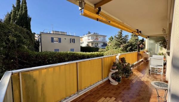 Juan‑les‑Pins — Rare 2 pièces idéalement situé entre la Pinède et le Ponteil, à deux pas des plages.