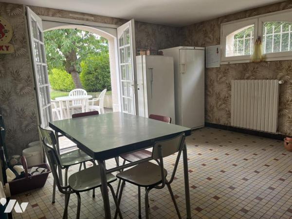 Hyper centre, proche gare,  maison de 1983 4 chambres ( T6 /180 m² hab.env.) sur 705 m² de terrain 