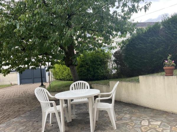 Hyper centre, proche gare,  maison de 1983 4 chambres ( T6 /180 m² hab.env.) sur 705 m² de terrain 