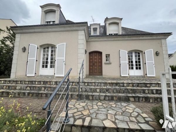 Hyper centre, proche gare,  maison de 1983 4 chambres ( T6 /180 m² hab.env.) sur 705 m² de terrain 