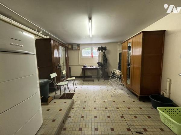 Hyper centre, proche gare,  maison de 1983 4 chambres ( T6 /180 m² hab.env.) sur 705 m² de terrain 