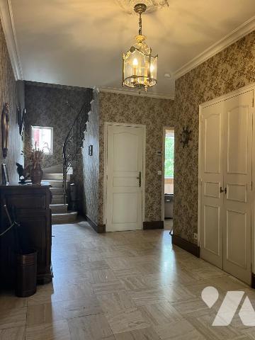 Hyper centre, proche gare,  maison de 1983 4 chambres ( T6 /180 m² hab.env.) sur 705 m² de terrain 