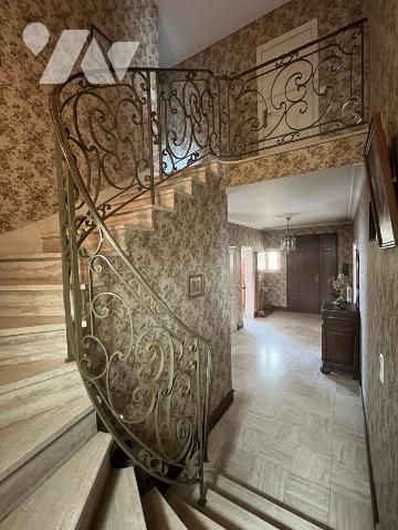 Hyper centre, proche gare,  maison de 1983 4 chambres ( T6 /180 m² hab.env.) sur 705 m² de terrain 