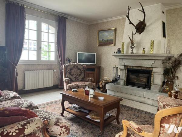 Hyper centre, proche gare,  maison de 1983 4 chambres ( T6 /180 m² hab.env.) sur 705 m² de terrain 