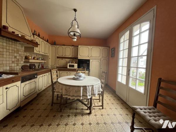 Hyper centre, proche gare,  maison de 1983 4 chambres ( T6 /180 m² hab.env.) sur 705 m² de terrain 