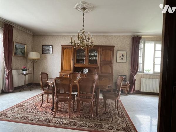 Hyper centre, proche gare,  maison de 1983 4 chambres ( T6 /180 m² hab.env.) sur 705 m² de terrain 