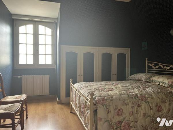 Hyper centre, proche gare,  maison de 1983 4 chambres ( T6 /180 m² hab.env.) sur 705 m² de terrain 