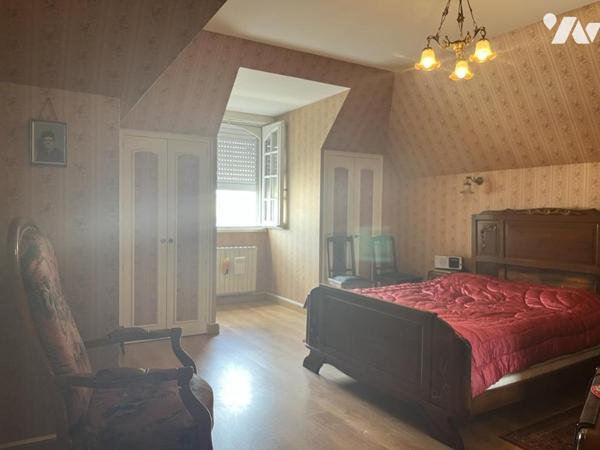 Hyper centre, proche gare,  maison de 1983 4 chambres ( T6 /180 m² hab.env.) sur 705 m² de terrain 