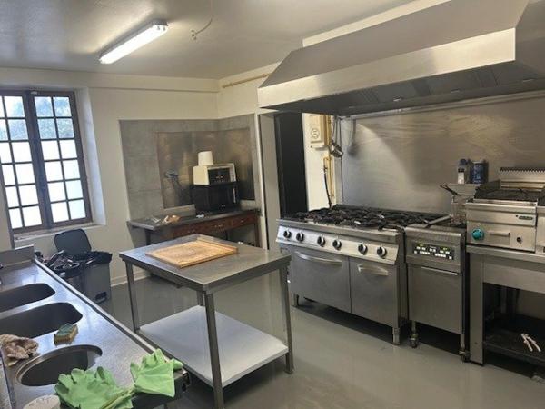 Très belle affaire Bar Brasserie à reprendre ( fond de commerce ) plus Appartement ( inclus)