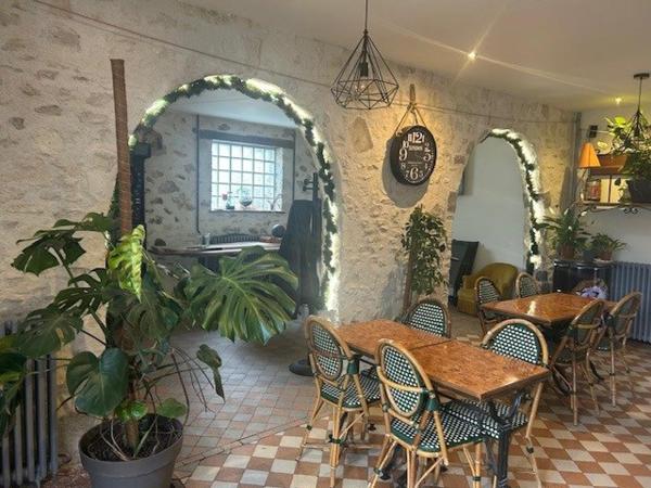 Très belle affaire Bar Brasserie à reprendre ( fond de commerce ) plus Appartement ( inclus)