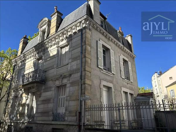 Immeuble
         9 pièces
        - 220 m² 490 000 € *