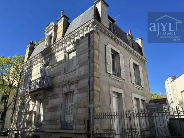 Immeuble
         9 pièces
        - 220 m² 490 000 € *