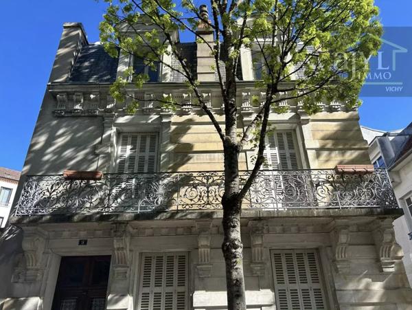 Immeuble
         9 pièces
        - 220 m² 490 000 € *
