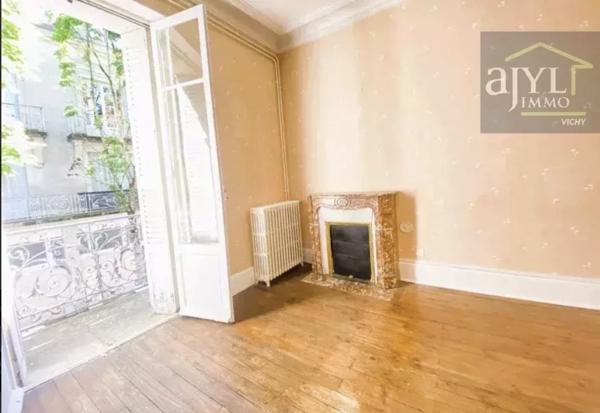 Immeuble
         9 pièces
        - 220 m² 490 000 € *